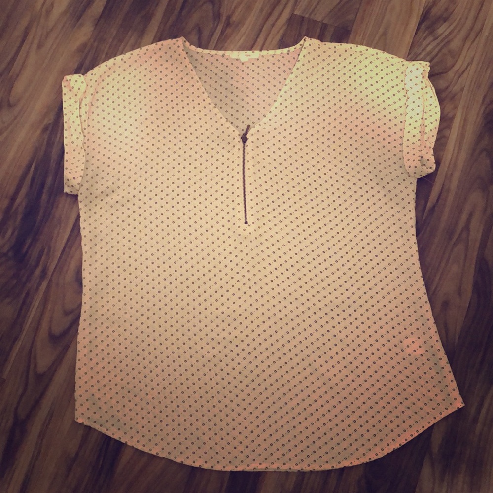 Maurices cream blouse with black circles ❤️❤️